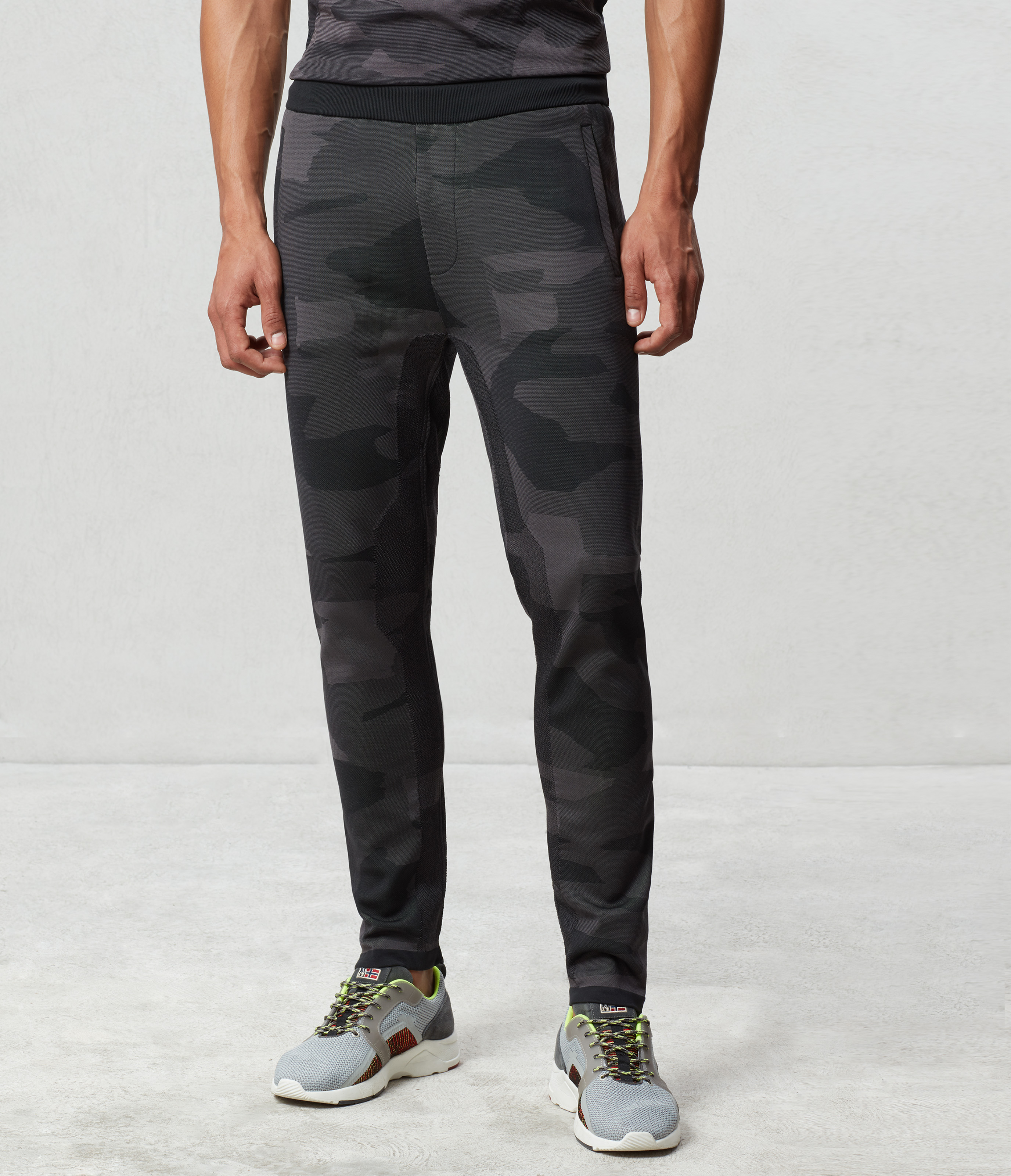 ZE-K126 MULTICOLOUR M01, Medium