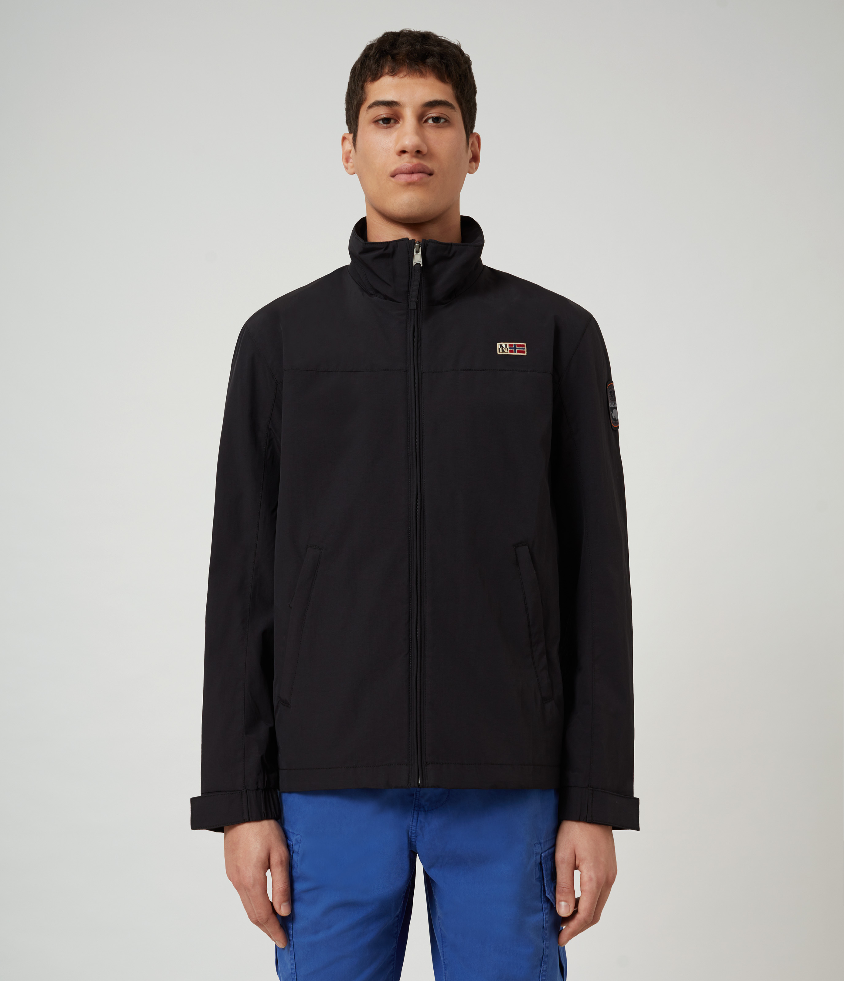 SHELTER 3 BLACK 041