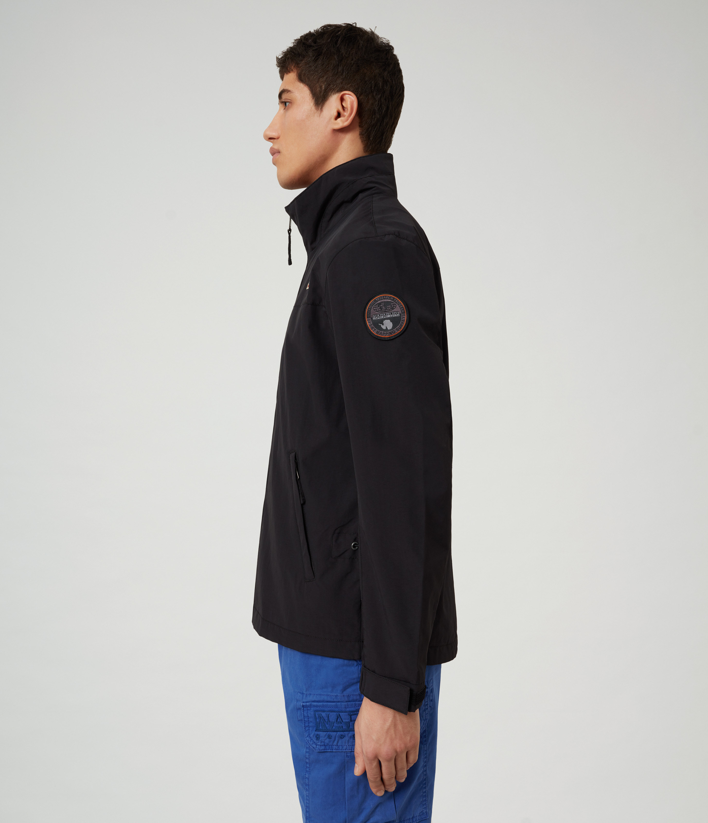 SHELTER 3 BLACK 041