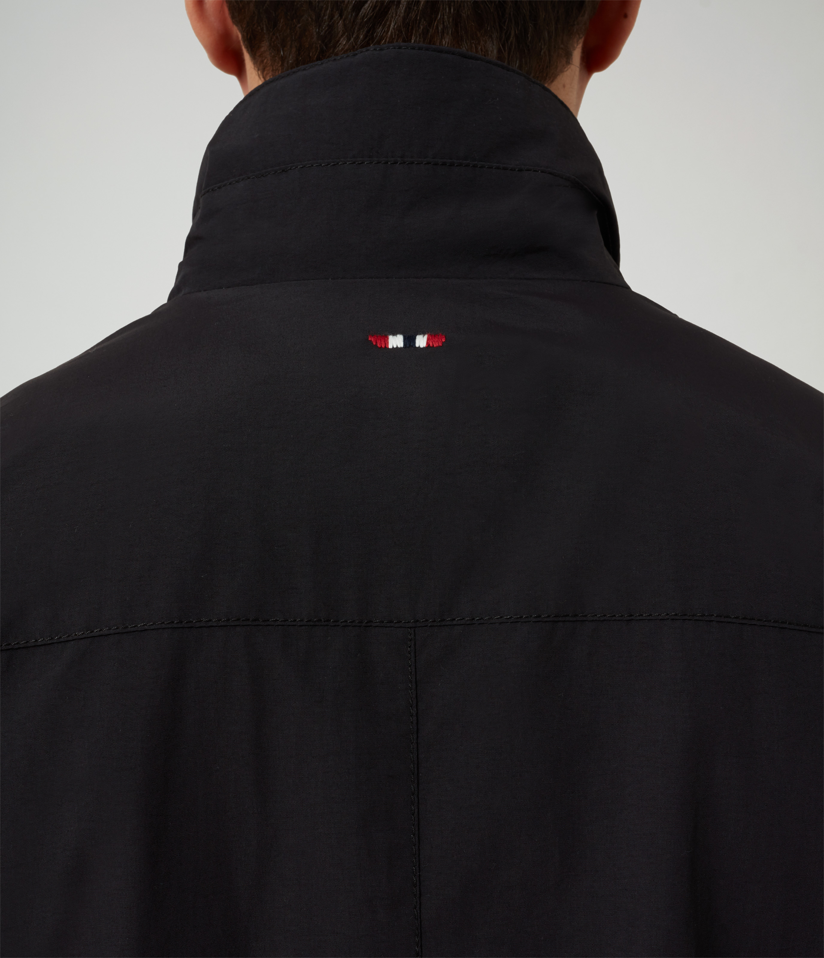 SHELTER 3 BLACK 041