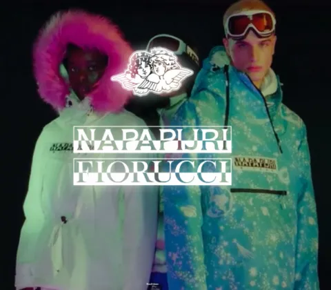 NAPAPIJRI x FIORUCCI CAPSULE 2: TRANSFORMACIJA NA OTVORENOM NA PLESNOM PODIJUMU 90-tih