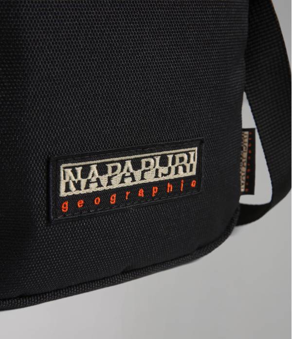 HATCH CROSS BLACK 041