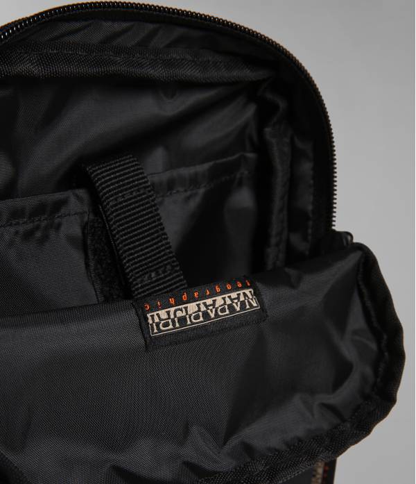 HATCH CROSS BLACK 041