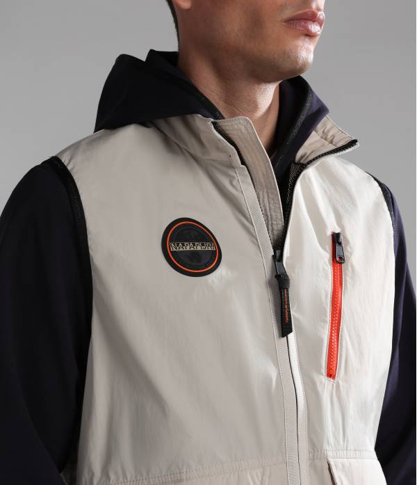 A-RIONAPO VEST BEIGE SILVR N90