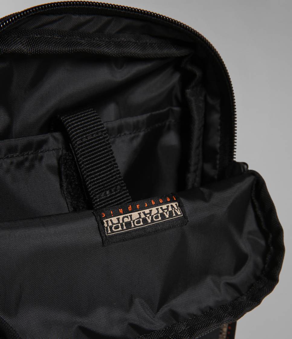 HATCH CROSS BLACK 041